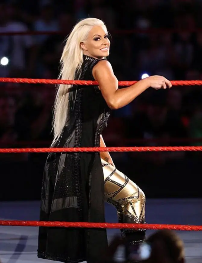 Maryse Early Life and Education